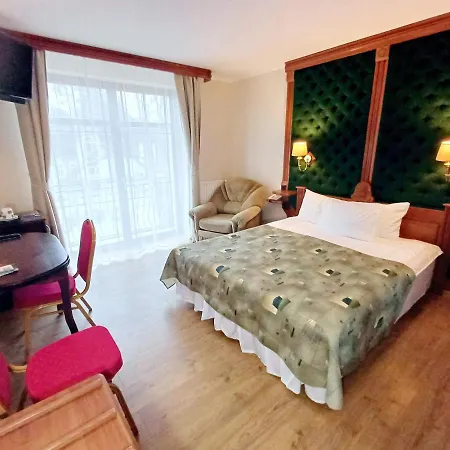 佩嘎萨必尔斯温泉酒店 4* Jūrkalne